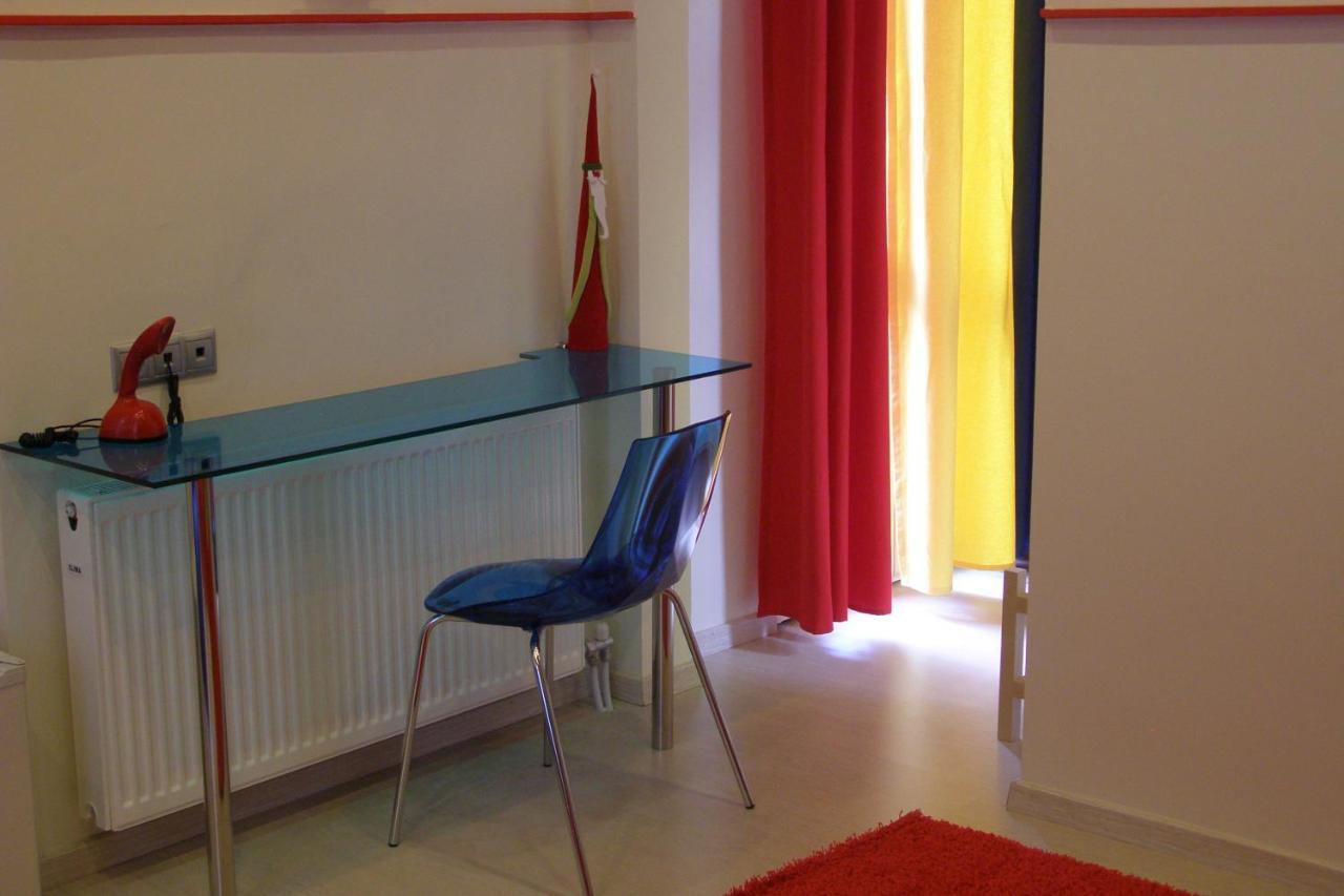 Room In A Neoclassical House - Ladybug Kastoria Exterior photo